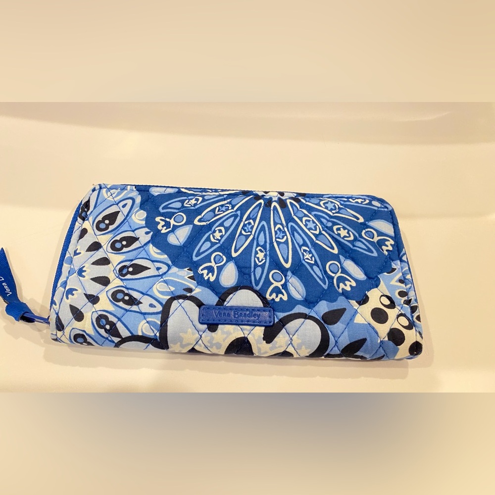 Vera Bradley Blue Star Medallion Zip Around Wallet. EUC - Picture 1 of 3